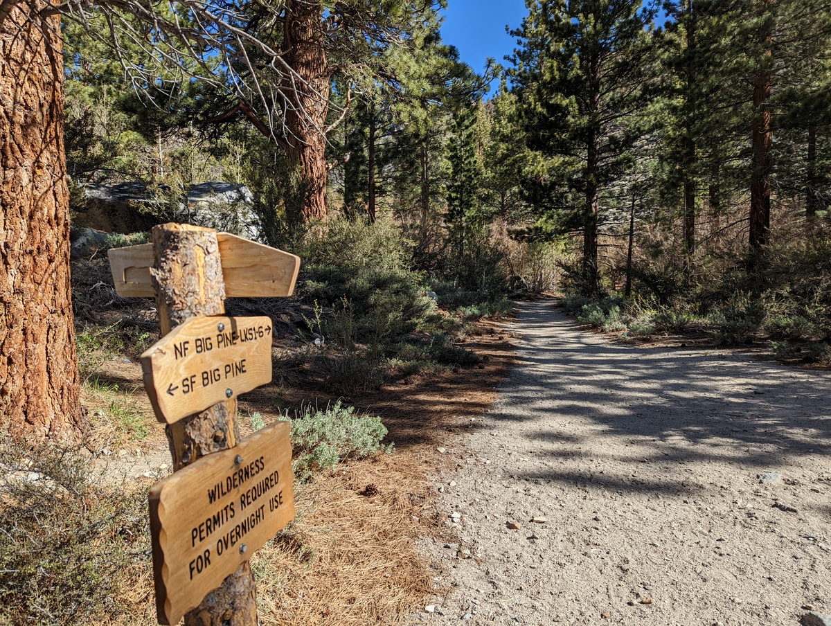 Signs to the North and South sides of the Big Pine Lakes trail