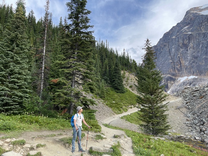 Start of the Edith Cavell Trail