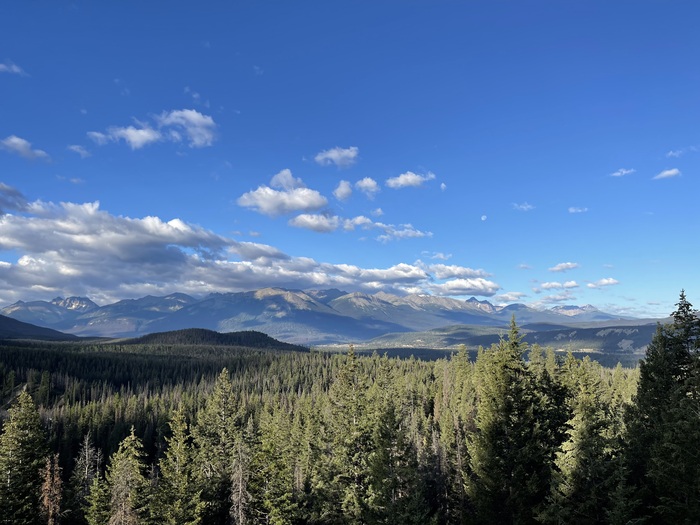 Maligne Canyon Trail view