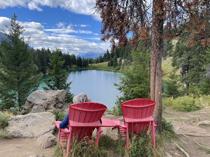 Valley of the Five Lakes, red chairs