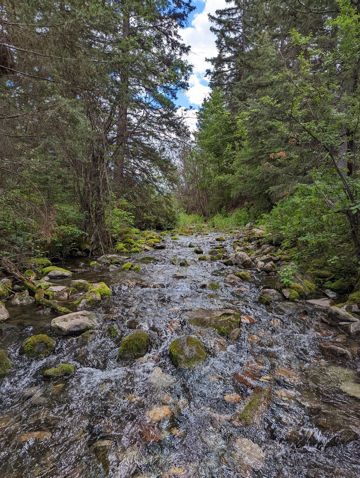 Valley of the Five Lakes, river trail